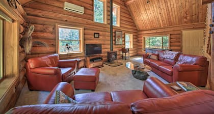 Large Cabin w/ Fire Pit + Grill on 34 Acres!