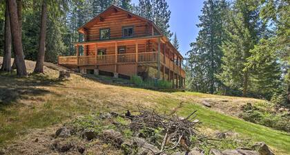 Large Cabin w/ Fire Pit + Grill on 34 Acres!