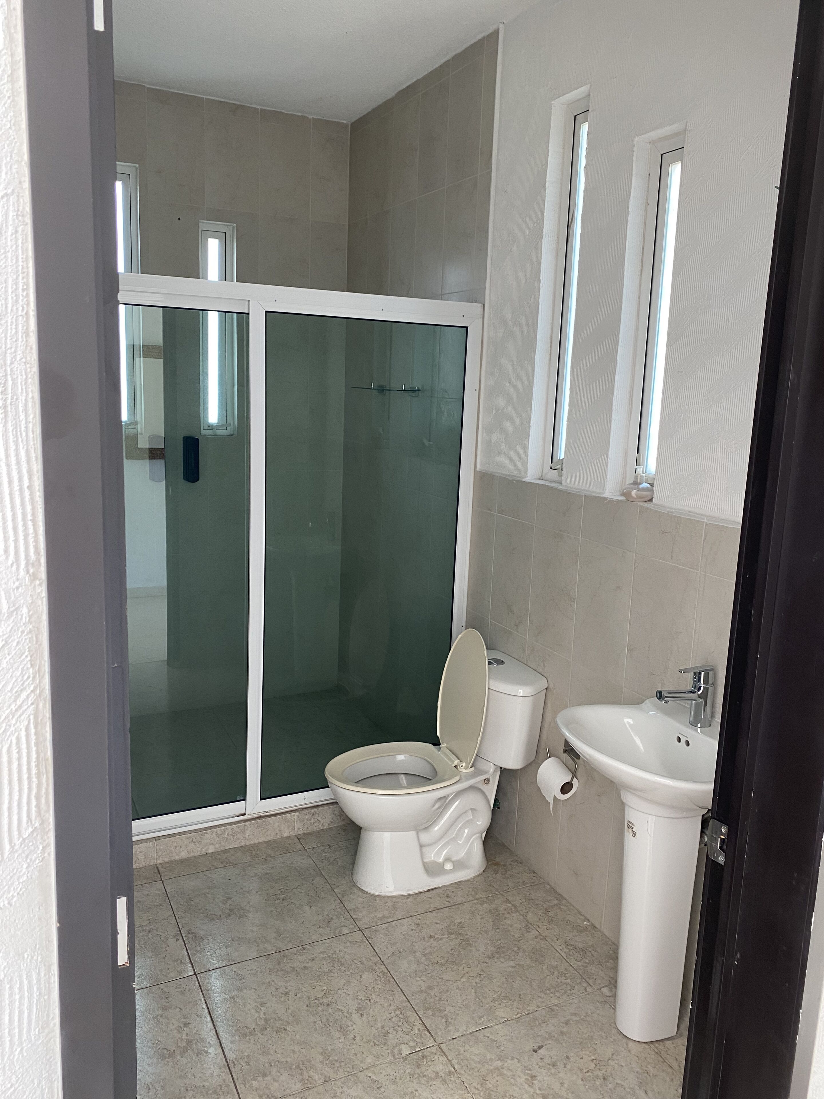 Traditional Room | Bilik Mandi | Pancuran mandi, tuala disediakan, sabun, syampu 
