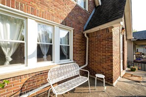 Apartment (2 Bedrooms) | Interior - Ferndale Apartment w/ Yard - Near the Detroit Zoo! (Ferndale)