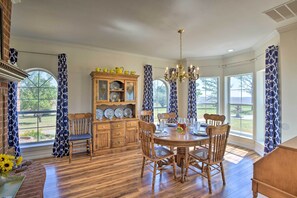 House (3 Bedrooms) | Interior