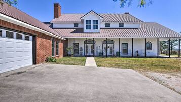 House (3 Bedrooms) | Front of property