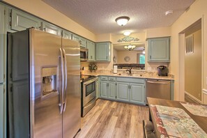 Apartment (2 Bedrooms) | Interior - Furnished Deck & Grill: Hot Springs House (Hot Springs Village)