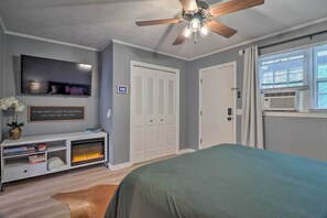 Căn hộ (1 Bedroom) | 1 phòng ngủ, khu vực làm việc phù hợp cho laptop