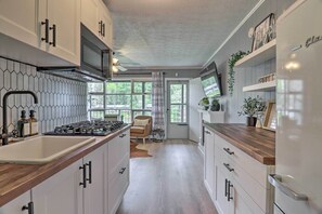 Apartment (1 Bedroom) | Private kitchen | Microwave, oven, stovetop, coffee/tea maker - Chic Flat Rock Condo w/ Balcony + Lake View! (Flat Rock)