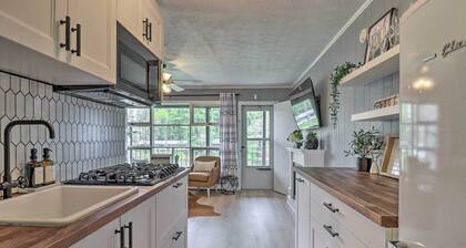 Chic Flat Rock Condo w/ Balcony + Lake View!