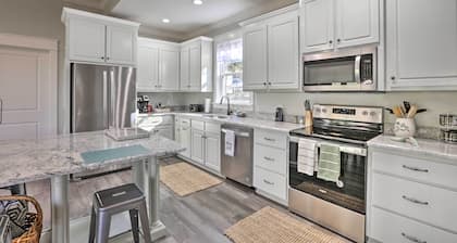 White Oak Creek Home w/ Views, Deck & Pool Access!