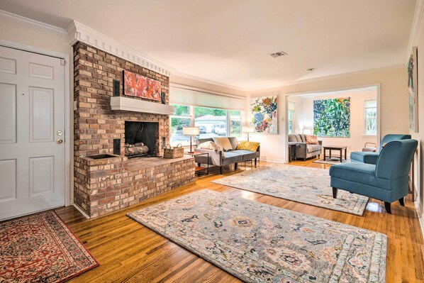 House (2 Bedrooms) | Living area | TV