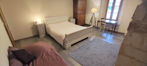 1 chambre, literie fournie