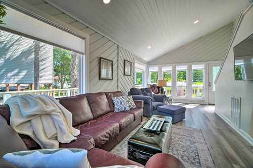 Bright Home w/ Dock on Lake Conroe!