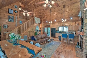 TV, fireplace, DVD player, books