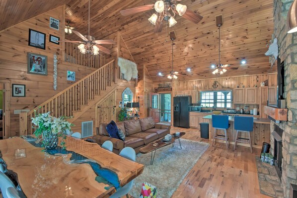 TV, fireplace, DVD player, books