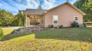 Unclassified image, 5 of 26, button - Kingston Home w/ Patio < 4 Mi to Lake Texoma! (Kingston)