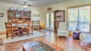 Unclassified image, 4 of 26, button - Kingston Home w/ Patio < 4 Mi to Lake Texoma! (Kingston)