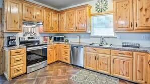 Unclassified image, 3 of 26, button - Kingston Home w/ Patio < 4 Mi to Lake Texoma! (Kingston)