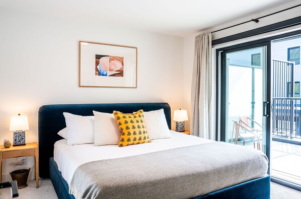 4 bedrooms, individually decorated, individually furnished, desk - Sea Eagles Landing by Revelstoke Vacations (Revelstoke)