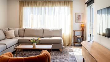 Condo | Living area | 40-inch flat-screen TV with digital channels, TV