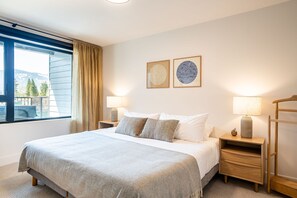 Condo | 4 bedrooms, individually decorated, individually furnished, desk