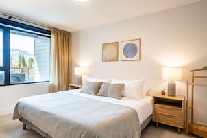 Condo | 4 bedrooms, individually decorated, individually furnished, desk