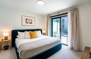 4 bedrooms, individually decorated, individually furnished, desk - Sea Eagles Landing by Revelstoke Vacations (Revelstoke)