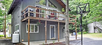 Peaceful Lincoln Chalet < 2 Mi to Loon Mtn Skiing!