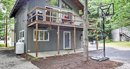 Peaceful Lincoln Chalet < 2 Mi to Loon Mtn Skiing!