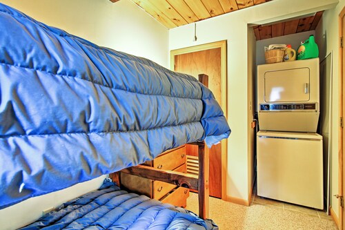 Peaceful Lincoln Chalet < 2 Mi to Loon Mtn Skiing!