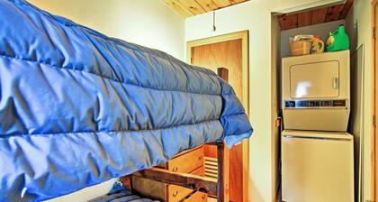 Peaceful Lincoln Chalet < 2 Mi to Loon Mtn Skiing!