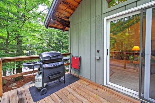 Peaceful Lincoln Chalet < 2 Mi to Loon Mtn Skiing!