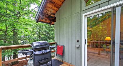 Peaceful Lincoln Chalet < 2 Mi to Loon Mtn Skiing!