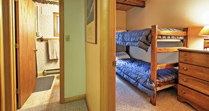 Peaceful Lincoln Chalet < 2 Mi to Loon Mtn Skiing!