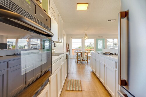 Breezy Dauphin Island Vacation Rental With Deck!