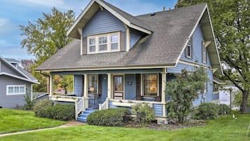 House (4 Bedrooms) | Front of property