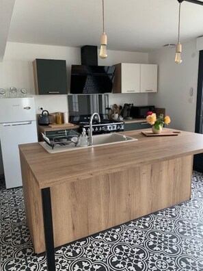 Fridge, microwave, oven, stovetop