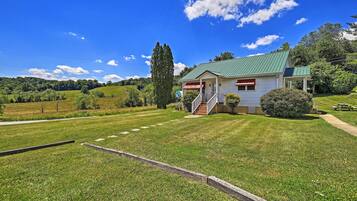 Cottage (2 Bedrooms) | Front of property