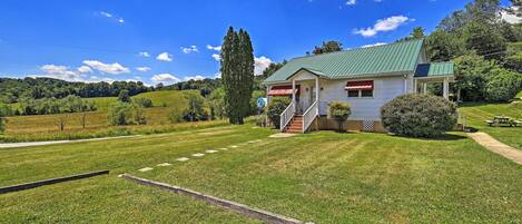 Cottage (2 Bedrooms) | Front of property