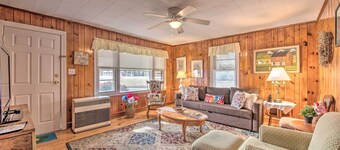 Quaint & Scenic Country Cottage, 3 Mi to New River