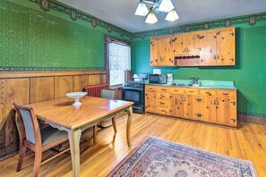 Apartment (2 Bedrooms) | Interior - Belvidere Getaway on Kishwaukee River! (Belvidere)