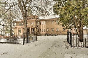 Apartment (2 Bedrooms) | Interior - Belvidere Getaway on Kishwaukee River! (Belvidere)