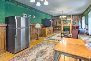 Apartment (2 Bedrooms) | Interior - Belvidere Getaway on Kishwaukee River! (Belvidere)