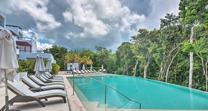 Penthouse w/ Infinity Pool & Golf Course in Akumal