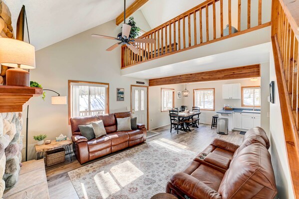 House (2 Bedrooms) | Interior - Roscommon Retreat w/ Deck ~ 1 Mile to Higgins Lake (Roscommon)