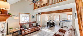 Roscommon Retreat w/ Deck ~ 1 Mile to Higgins Lake