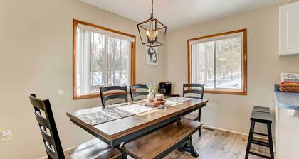 Roscommon Retreat w/ Deck ~ 1 Mile to Higgins Lake