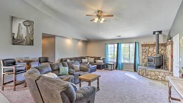 House (6 Bedrooms) | Interior