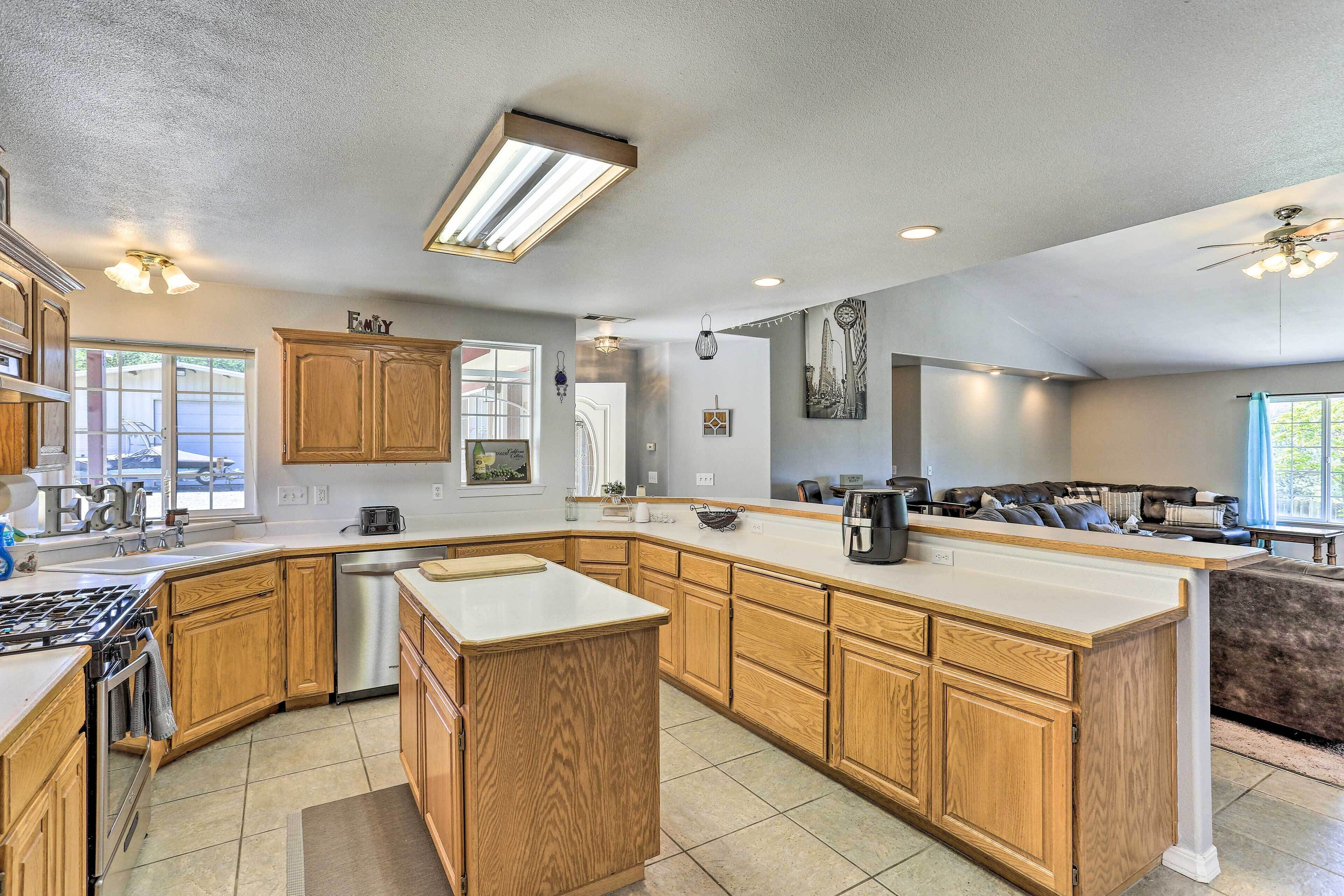 House (6 Bedrooms) | Interior