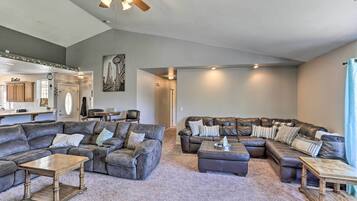 House (6 Bedrooms) | Interior