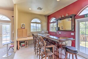 House (6 Bedrooms) | Interior