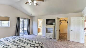 House (6 Bedrooms) | Interior