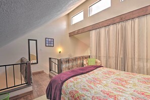 2 bedrooms, bed sheets - Quaint Angel Fire Townhome: 1/2 Mi to Ski Slopes! (Angel Fire)